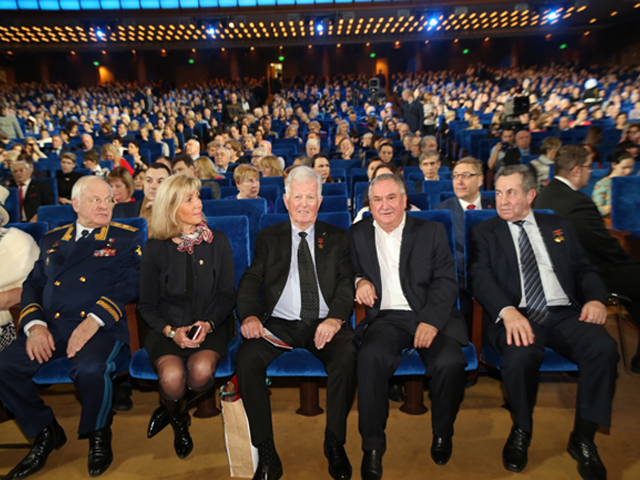 Руководители Фонда «Сталинградская битва» и гости из Франции посетили концерт «Здравствуй, страна героев!»