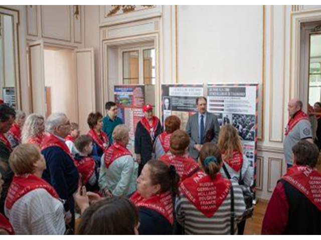 Участники «Комбатан волонтэр» посетили выставку Фонда «Сталинградская битва» в Париже.