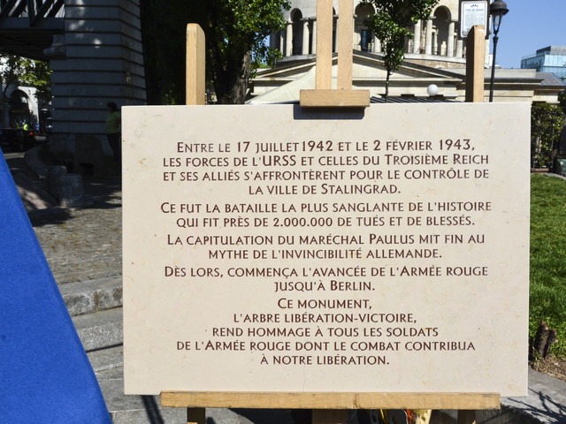 В Париже открыта мемориальная доска в честь победы под Сталинградом.